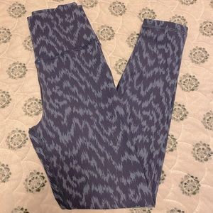 Aerie Offline athletic leggings In navy and light blue